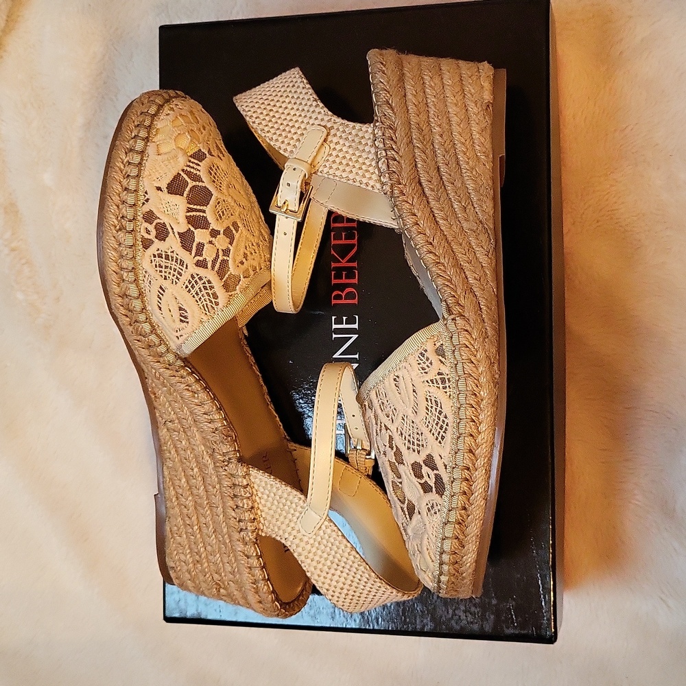 Jeanne Beker Cream Lace Wedges Size 8, New In Box